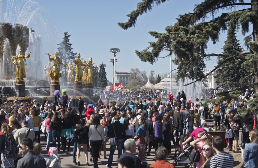 На ВВЦ прошел Парад мыльных пузырей 15 фото