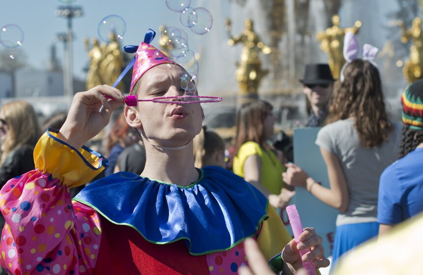 На ВВЦ прошел Парад мыльных пузырей 11 фото