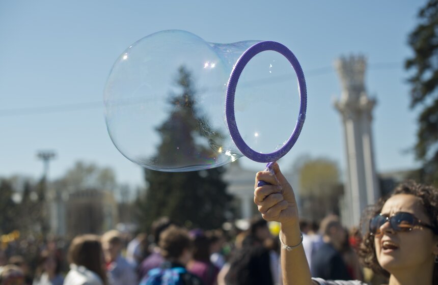 На ВВЦ прошел Парад мыльных пузырей 10 фото