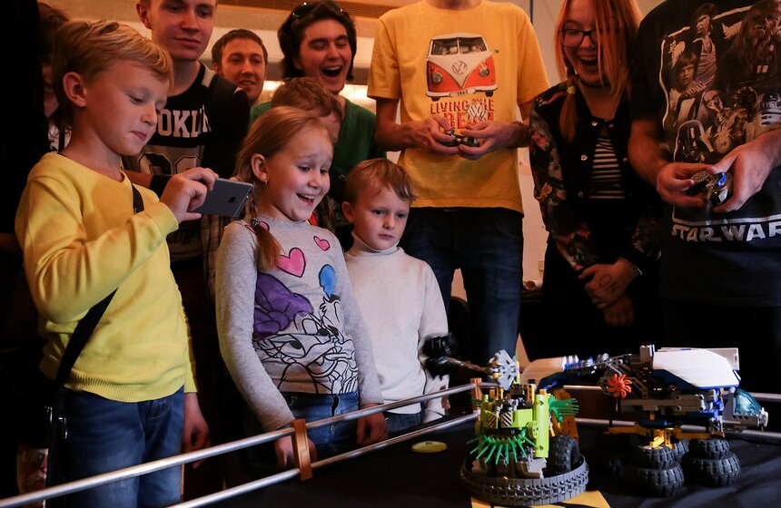 Школьный фестиваль наук Wow! How? в РАН 31 фото