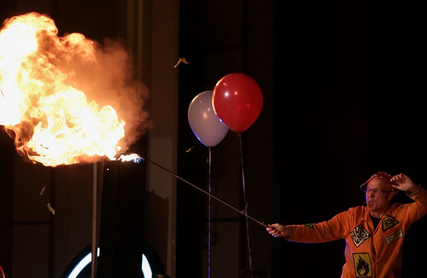 Школьный фестиваль наук Wow! How? в РАН 16 фото