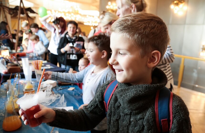 Школьный фестиваль наук Wow! How? в РАН 5 фото