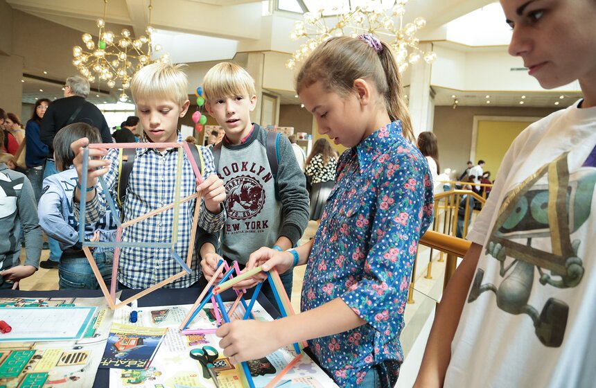 Школьный фестиваль наук Wow! How? в РАН 8 фото