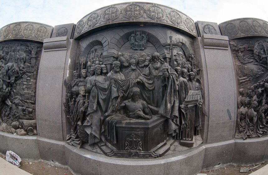 Установка памятника князю Владимиру в Москве 14 фото