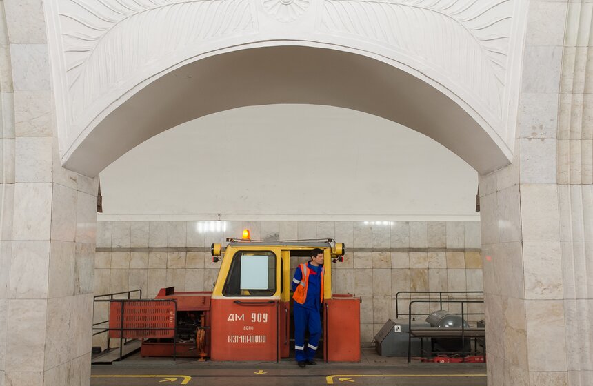 Центральный участок фиолетовой ветки метро закрыли на ремонт 6 фото