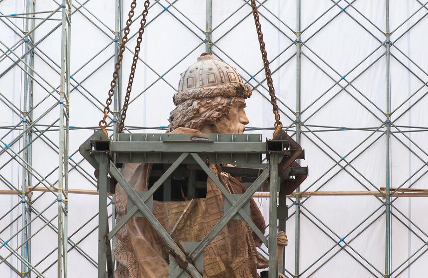 Установка памятника князю Владимиру в Москве 5 фото