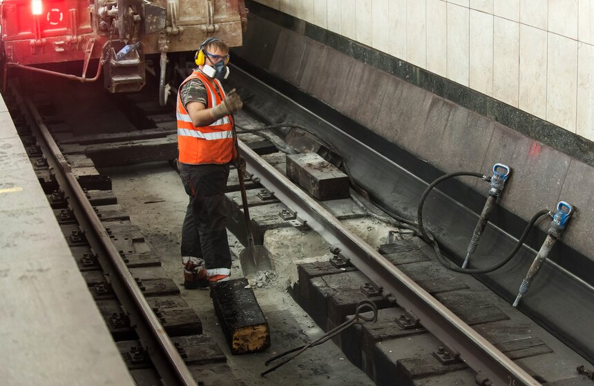 Центральный участок фиолетовой ветки метро закрыли на ремонт 18 фото