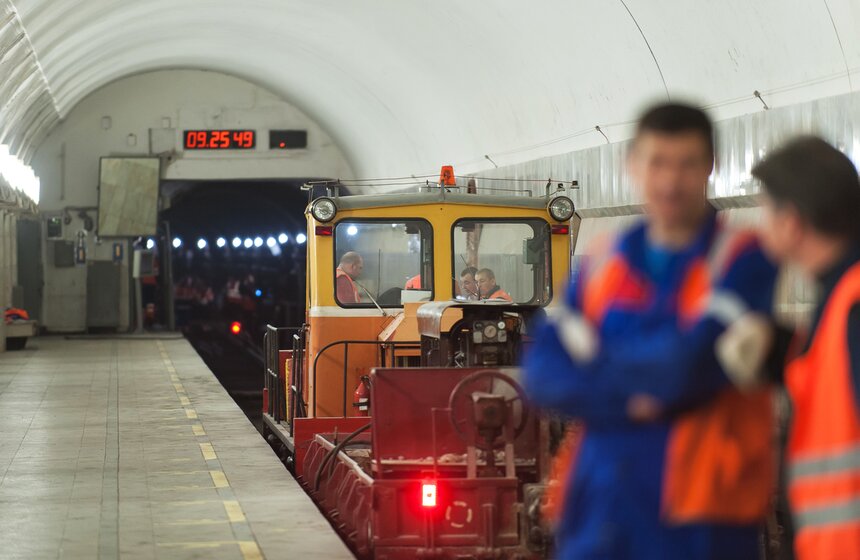 Центральный участок фиолетовой ветки метро закрыли на ремонт 13 фото