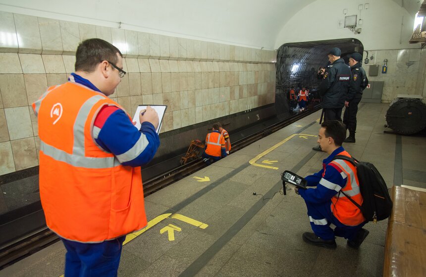 Центральный участок фиолетовой ветки метро закрыли на ремонт 26 фото