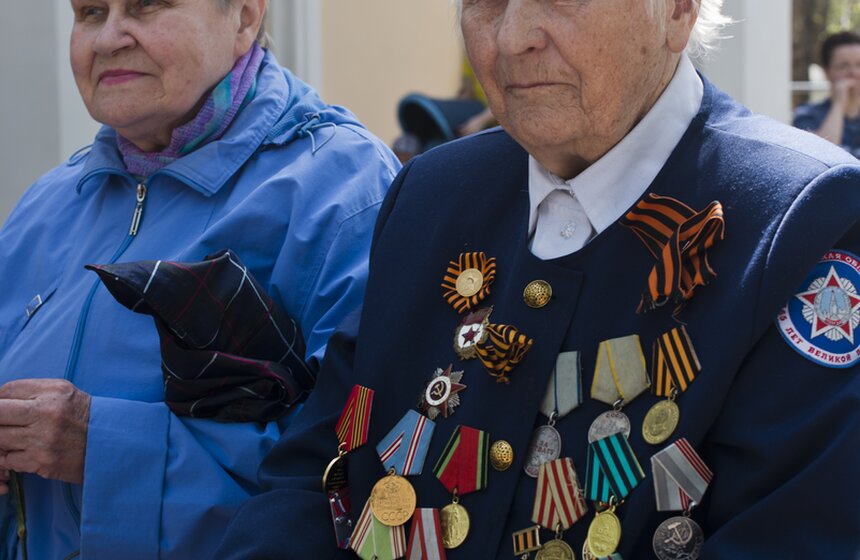 Ретро-автомобили проехали по столице 4 фото