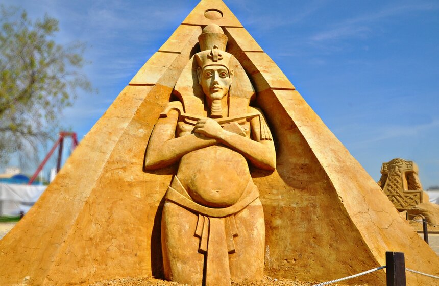 В парке "Коломенское" открылась выставка скульптур из песка 13 фото