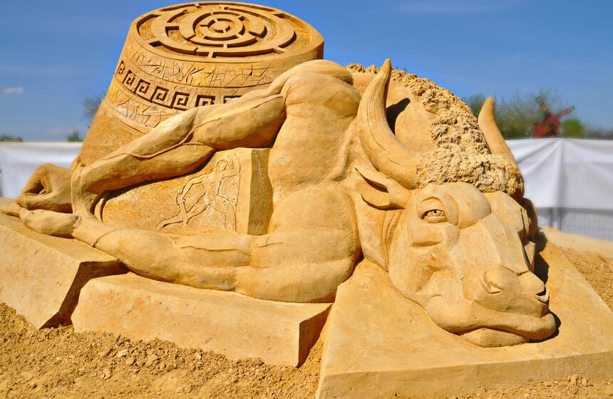 В парке "Коломенское" открылась выставка скульптур из песка 1 фото