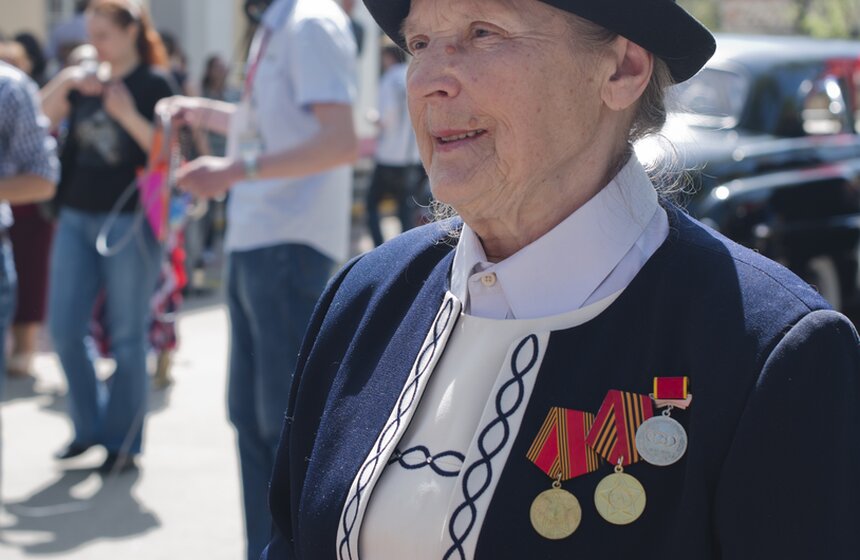 Ретро-автомобили проехали по столице 9 фото