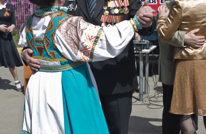 Ретро-автомобили проехали по столице 6 фото