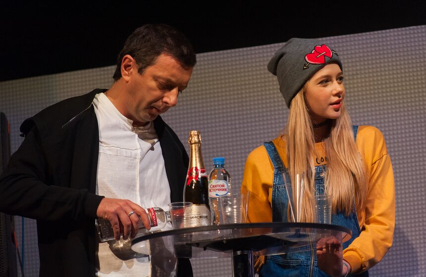 "Квартет И" представил спектакль "...в Бореньке чего-то нет" 20 фото