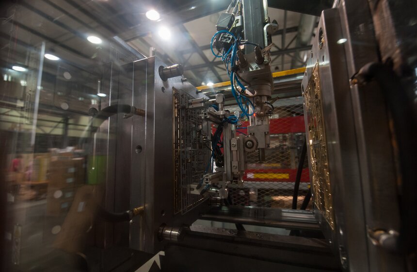 Экскурсия по фабрике по производству сборных моделей Zvezda 40 фото