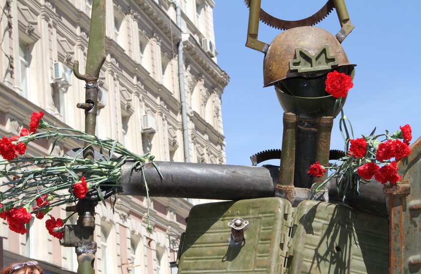 В Камергерском переулке вырос "яблоневый сад" 3 фото