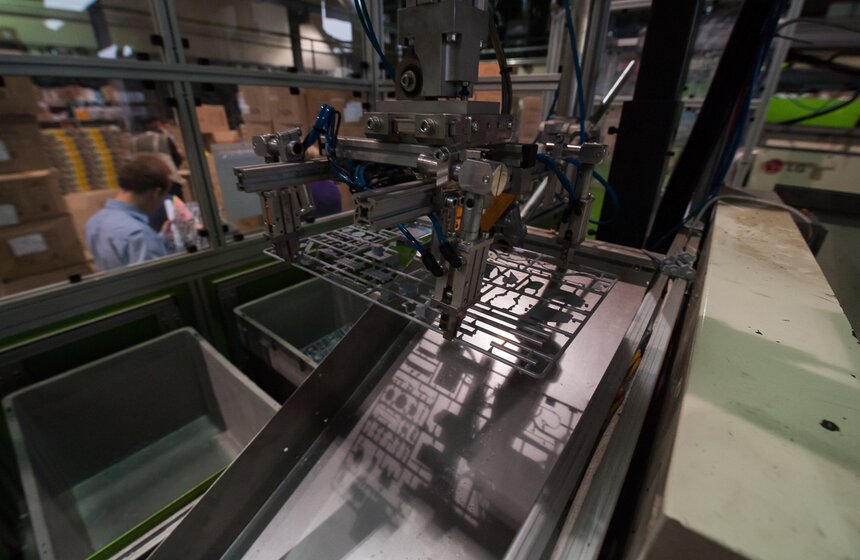 Экскурсия по фабрике по производству сборных моделей Zvezda 33 фото