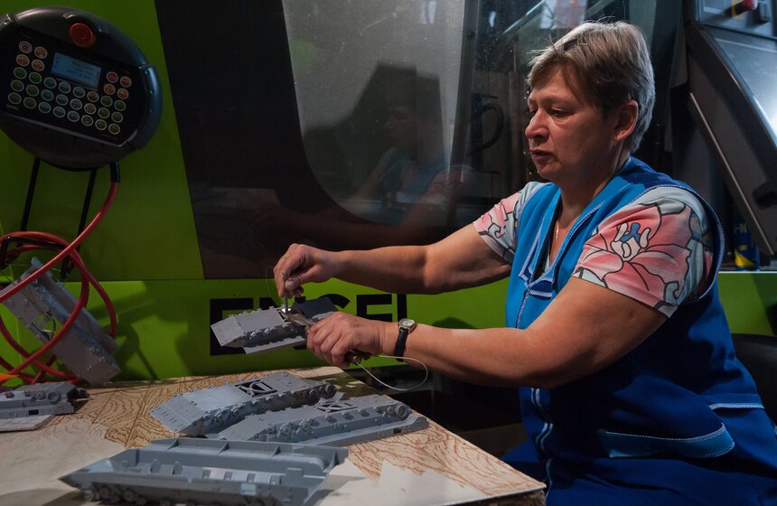 Экскурсия по фабрике по производству сборных моделей Zvezda 35 фото