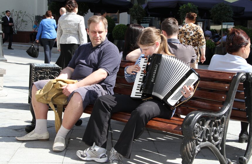 В Камергерском переулке вырос "яблоневый сад" 7 фото
