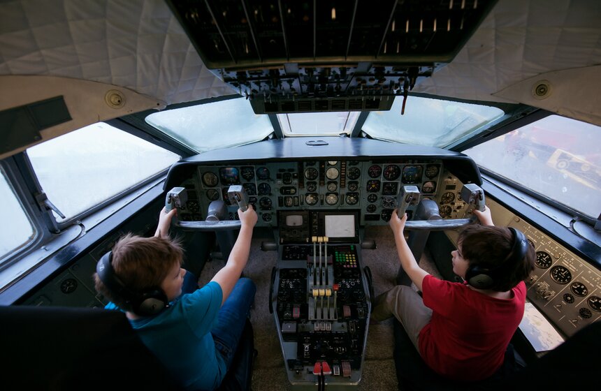 Детский самолет появился на ВДНХ 6 фото