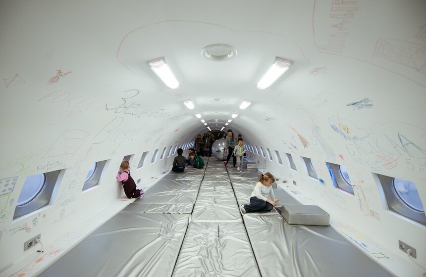 Детский самолет появился на ВДНХ 7 фото