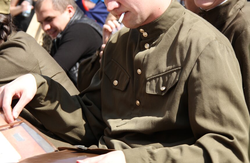 В Камергерском переулке вырос "яблоневый сад" 18 фото