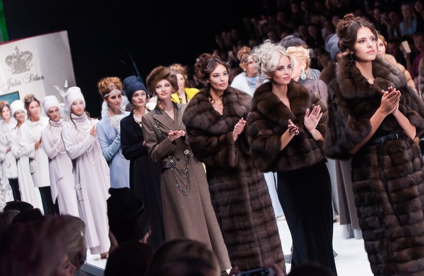 Показы дизайнеров на Mercedes-Benz Fashion Week 44 фото