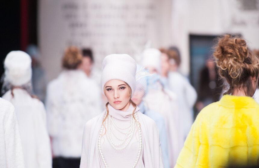 Показы дизайнеров на Mercedes-Benz Fashion Week 43 фото