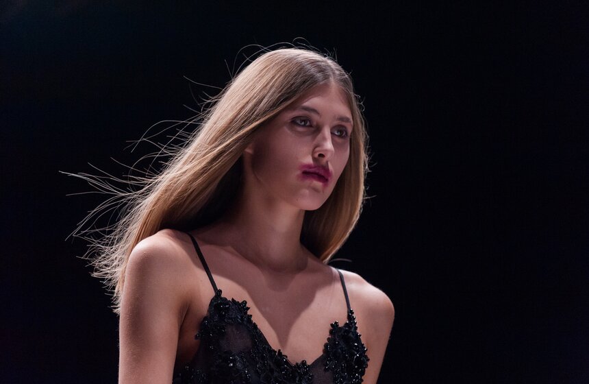 Показы дизайнеров на Mercedes-Benz Fashion Week 45 фото