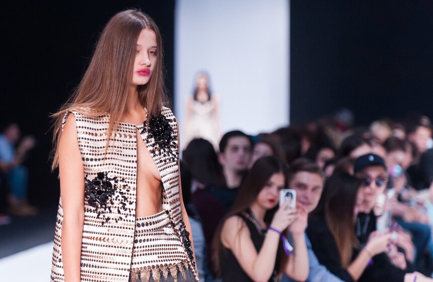 Показы дизайнеров на Mercedes-Benz Fashion Week 49 фото