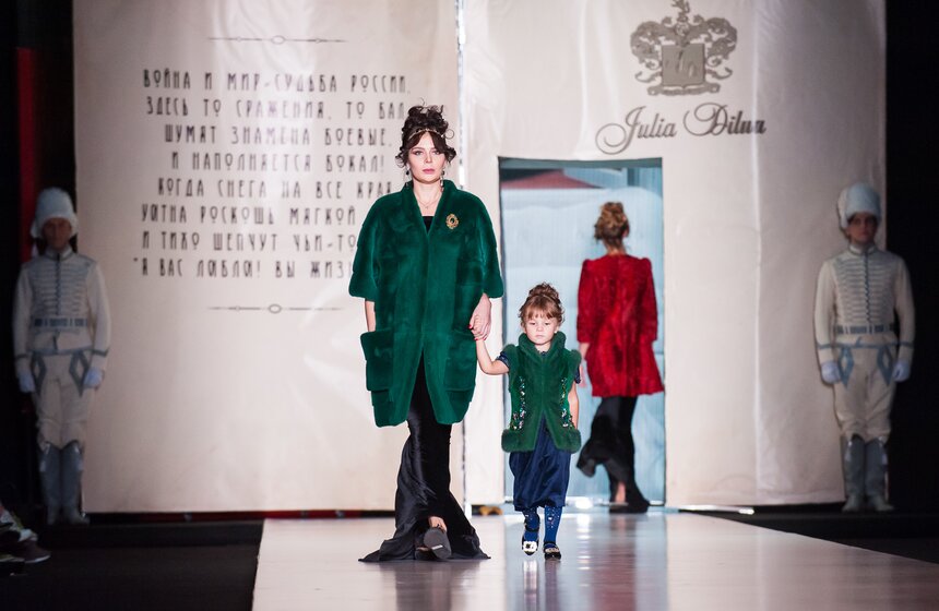 Показы дизайнеров на Mercedes-Benz Fashion Week 27 фото