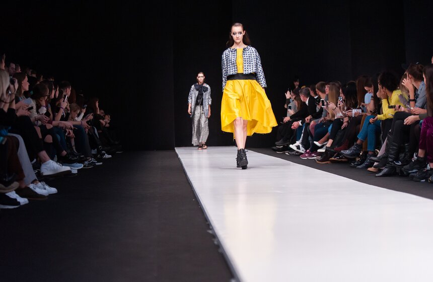 Показы дизайнеров на Mercedes-Benz Fashion Week 8 фото