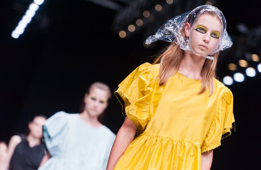 Показы дизайнеров на Mercedes-Benz Fashion Week 16 фото