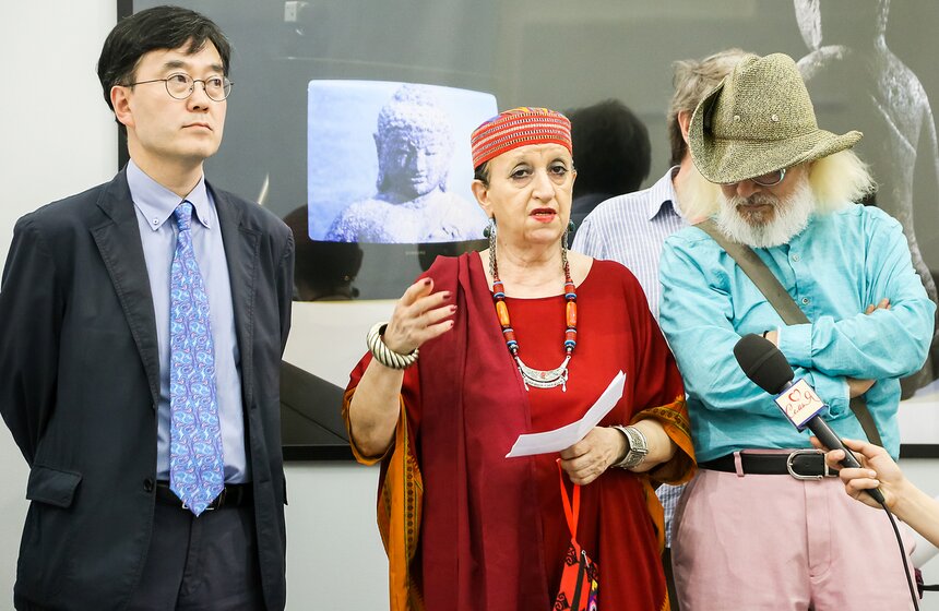 На ВДНХ открылась выставка современных художников Южной Кореи 29 фото