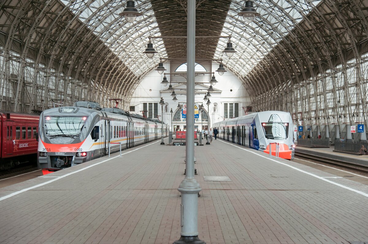 Электрички москвы фото. Электропоезд Москва. Электричка Москва. Поезд РЖД В Англии.