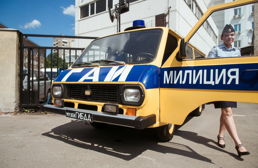 Память в металле: какие ретромашины есть у ГИБДД 24 фото
