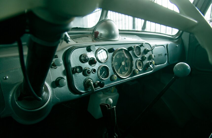 Память в металле: какие ретромашины есть у ГИБДД 31 фото