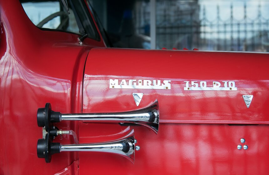 Память в металле: какие ретромашины есть у ГИБДД 30 фото