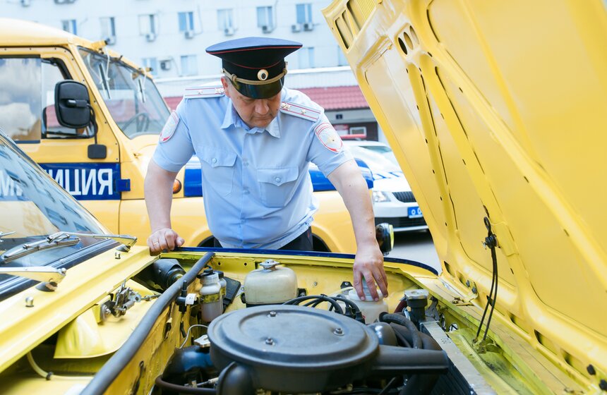 Память в металле: какие ретромашины есть у ГИБДД 7 фото