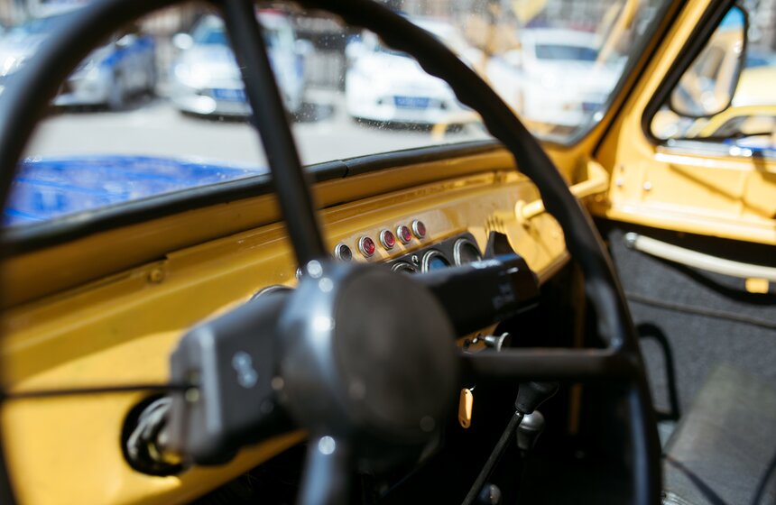 Память в металле: какие ретромашины есть у ГИБДД 19 фото