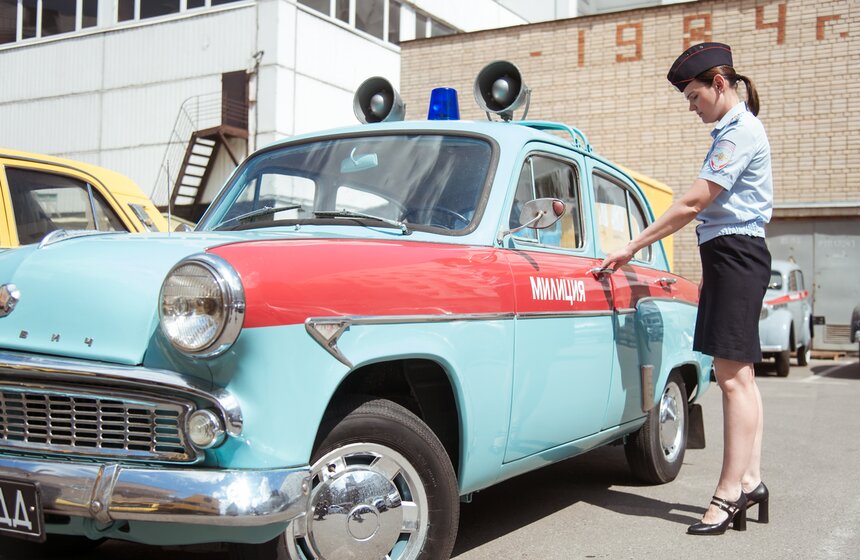 Память в металле: какие ретромашины есть у ГИБДД 16 фото