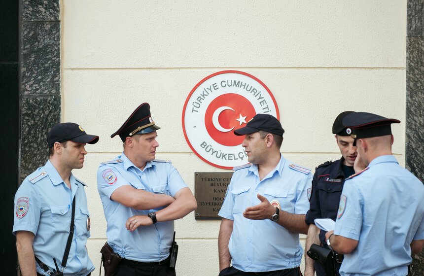 Москвичи выразили соболезнования в связи с терактом в Стамбуле 21 фото