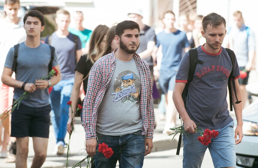 Москвичи выразили соболезнования в связи с терактом в Стамбуле 4 фото