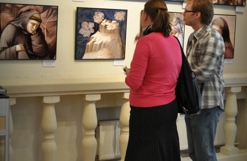 12 апреля в столице открылась фотовыставка "Лик и слово" 5 фото