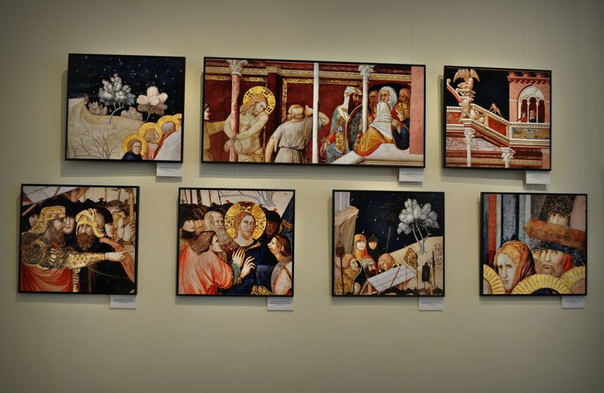 12 апреля в столице открылась фотовыставка "Лик и слово" 15 фото