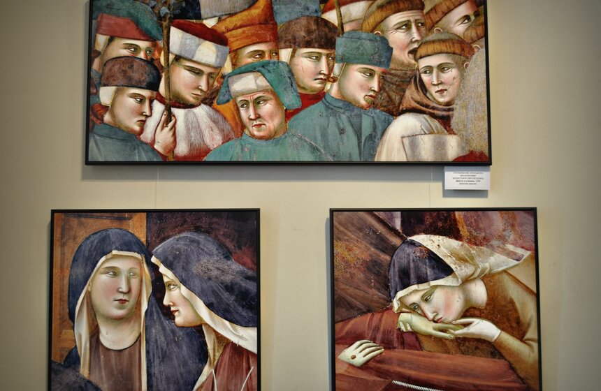 12 апреля в столице открылась фотовыставка "Лик и слово" 17 фото