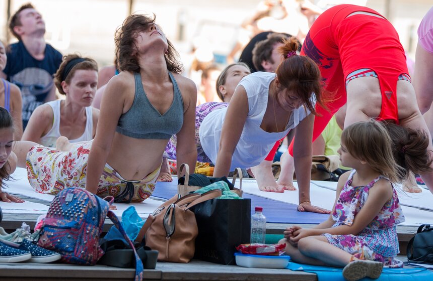 Международный день йоги в парке искусств МУЗЕОН 5 фото