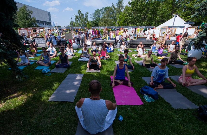 Международный день йоги в парке искусств МУЗЕОН 12 фото