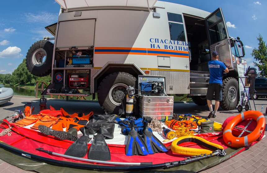 Сотрудники МЧС провели мастер-класс по безопасности на воде 2 фото